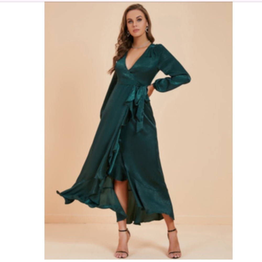 RARE: Emerald Green Silky Gown With Ruffle (S)​